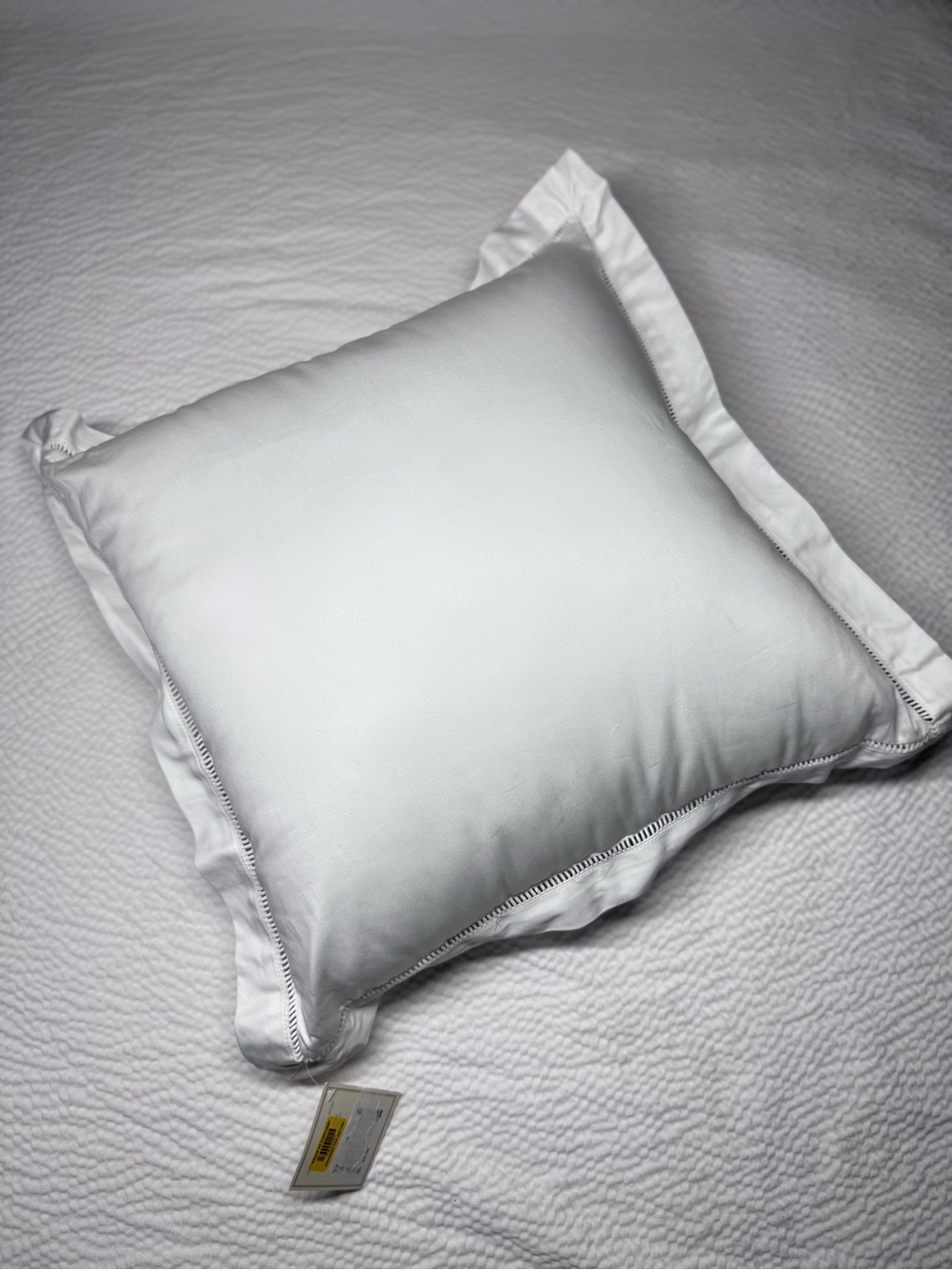Southern Living White Sateen 20x20 Decorative Pillow NWT